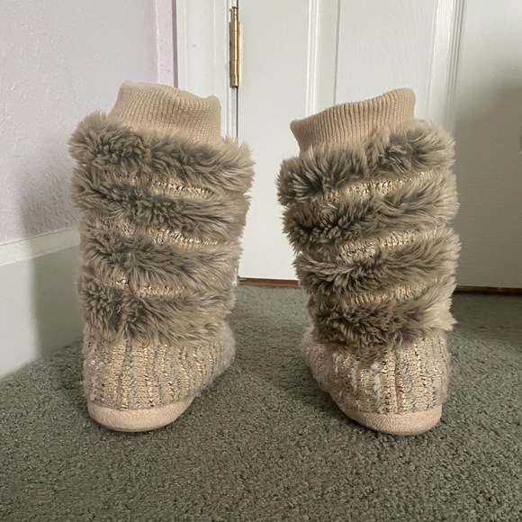 Comfy faux fur boot slippers - Picture 2 of 4
